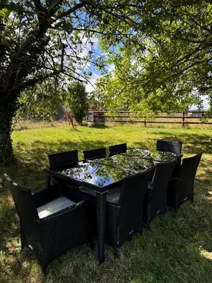 Jardin de l'établissement Gîte 2 pers avec piscine