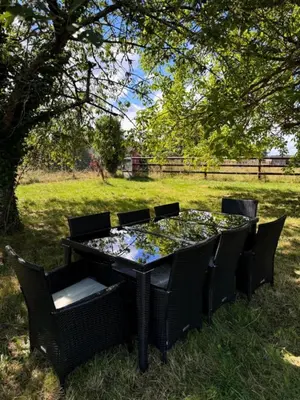 Jardin de l'établissement Gîte 2 pers avec piscine