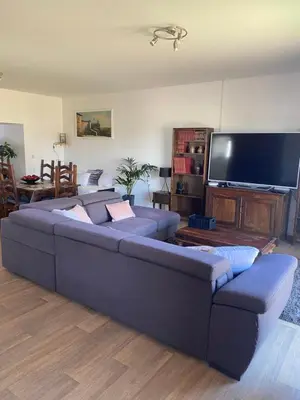 Télévision ou salle de divertissement dans l'établissement Maison calme à la campagne