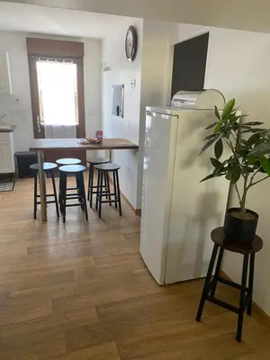 Cuisine ou kitchenette dans l'établissement Maison calme à la campagne