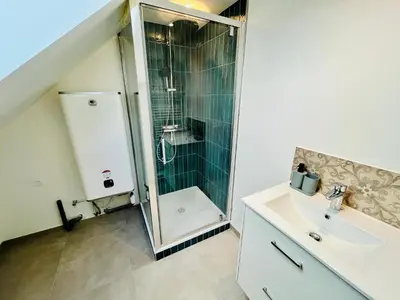 Salle de bains dans l'établissement Centre-ville, cathédrale, cosy, duplex, le numéro 12