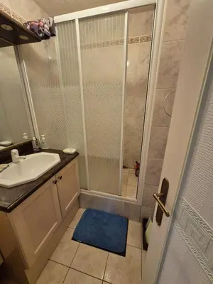 Salle de bains dans l'établissement Chambre pour les 24h du Mans et autres