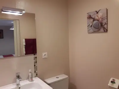 Salle de bains dans l'établissement couet et cafe