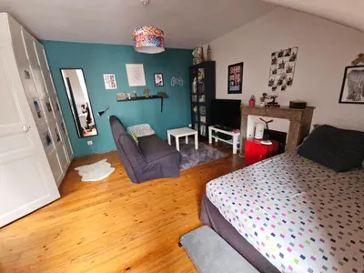 Un ou plusieurs lits dans un hébergement de l'établissement Chambre familiale chez l'habitant