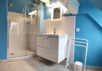 Salle de bains dans l'établissement Gîte Le Prieuré