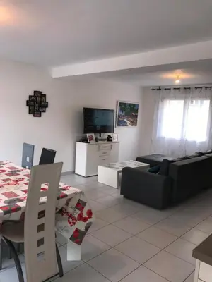 Télévision ou salle de divertissement dans l'établissement Chambre double lit King size