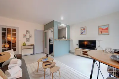 Télévision ou salle de divertissement dans l'établissement Studio Cosy - Hyper Centre- 100m Gare Tours
