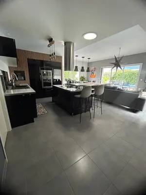 Cuisine ou kitchenette dans l'établissement Villa 5km du circuit 24h Le Mans