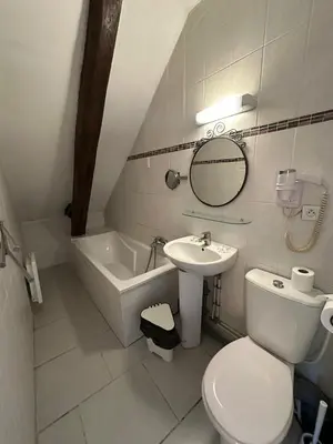 Salle de bains dans l'établissement Maison de ville idéale pour groupes et familles