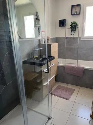 Salle de bains dans l'établissement location Chambres proximite du circuit 24 h
