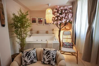 Salle de bains dans l'établissement Spa sous le Mokuren - Escapade Zen à Blois
