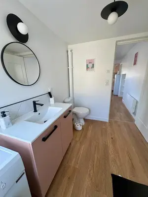Salle de bains dans l'établissement Les Chouettes