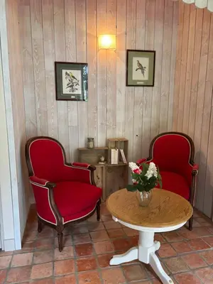 Coin salon dans l'établissement La Reboursière