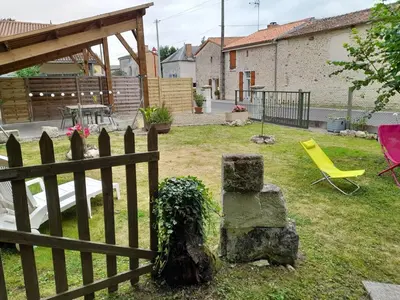 Jardin de l'établissement Gîte de baigneux 2 étoiles