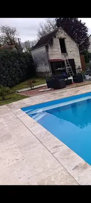 Piscine de l'établissement Longère proche du zoo de Beauval et des châteaux de la Loire ou située à proximité