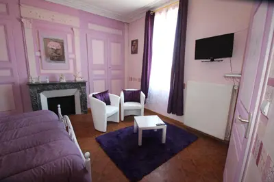 Télévision ou salle de divertissement dans l'établissement Domaine Des Roses