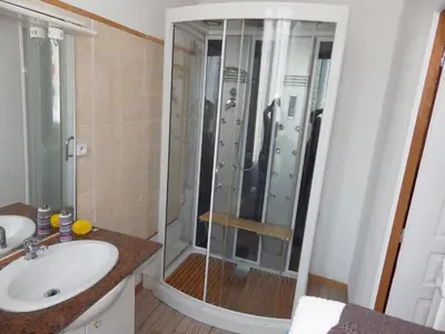 Salle de bains dans l'établissement Domaine Des Roses