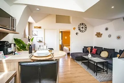 Cuisine ou kitchenette dans l'établissement Le Ballanais - Parking - Netflix