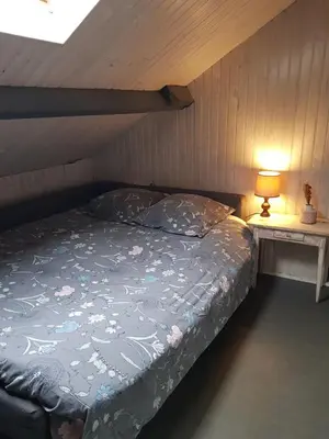 Un ou plusieurs lits dans un hébergement de l'établissement Chambre proche circuit 4 personnes