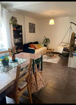 Coin salon dans l'établissement Chambre proche circuit 4 personnes