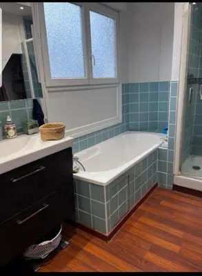 Salle de bains dans l'établissement Chambre proche circuit 4 personnes