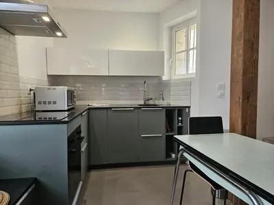 Cuisine ou kitchenette dans l'établissement Charme Place Chateauneuf - Coeur de Tours