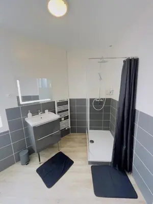 Salle de bains dans l'établissement L'élégant de la Bascule - 4 Voyageurs - WIFI