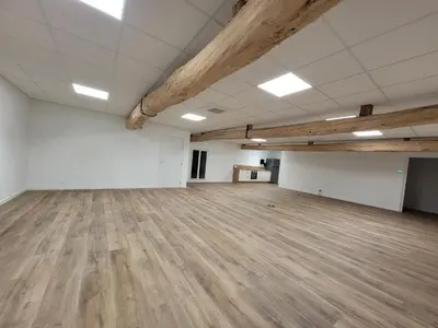 Cuisine ou kitchenette dans l'établissement Domaine Les Chauveaux, 3 gites, 26 personnes, 1 salle