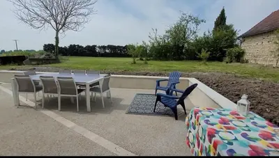 Jardin de l'établissement Domaine Les Chauveaux, 3 gites, 26 personnes, 1 salle