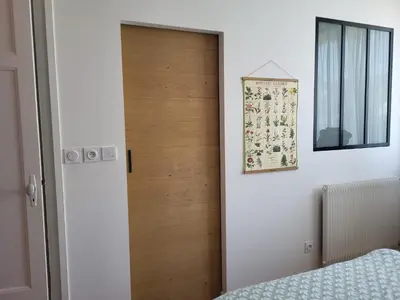Un ou plusieurs lits dans un hébergement de l'établissement Chambre cosy avec salle de bain privative