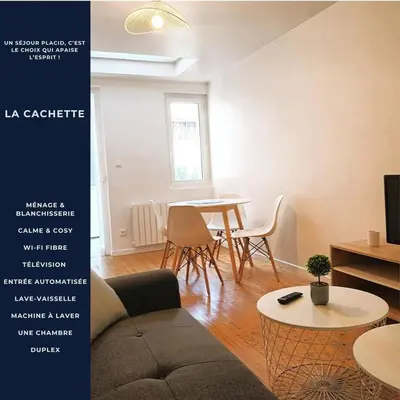 Coin salon dans l'établissement La Cachette - Maisonnette - Wifi - TV