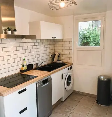 Cuisine ou kitchenette dans l'établissement La Cachette - Maisonnette - Wifi - TV