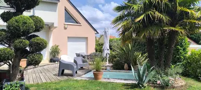 Jardin de l'établissement Maison moderne 150 m2 à 15mn du centre ville
