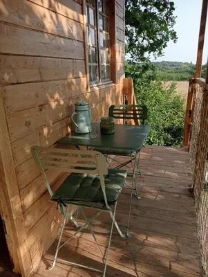 Balcon ou terrasse dans l'établissement cabane perchée et le chêne