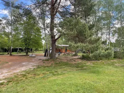Jardin de l'établissement Chalet dans les bois