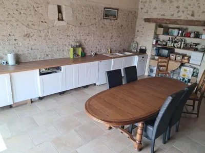Cuisine ou kitchenette dans l'établissement Ferme de la Ruaudiére Courdemanche