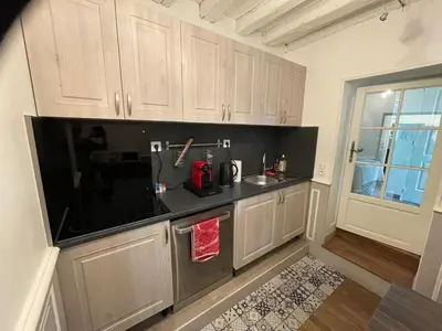 Cuisine ou kitchenette dans l'établissement Chambres d'hôtes de la Rivière Le Mans Circuit 24H