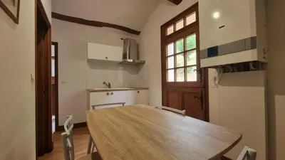 Cuisine ou kitchenette dans l'établissement Appartement indépendant avec terrasse