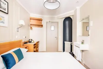Un ou plusieurs lits dans un hébergement de l'établissement chambre double cote d'azure