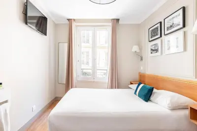 Un ou plusieurs lits dans un hébergement de l'établissement chambre double cote d'azure