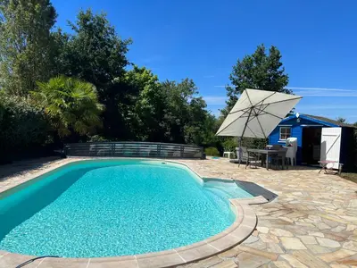 Piscine de l'établissement Les Acacias ou située à proximité