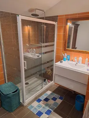 Salle de bains dans l'établissement Chambres proche gare centre ville