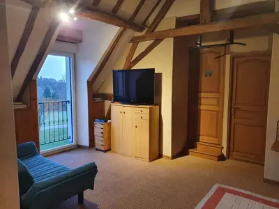 Télévision ou salle de divertissement dans l'établissement Chambres d'hôtes chez l'habitant, circuit 24h, Pôle Européen du Cheval, etc