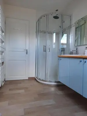 Salle de bains dans l'établissement La mancelle