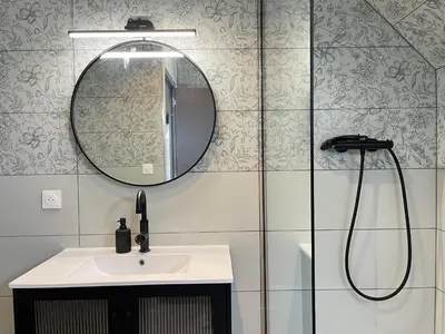 Salle de bains dans l'établissement La Petite Saulaie - Proche circuit 24h - 6 pers