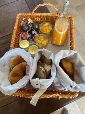 Nourriture dans la tente de luxe ou à proximité