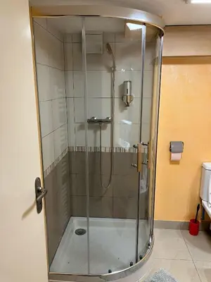 Salle de bains dans l'établissement Gite Le Plessis