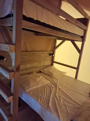 Un ou plusieurs lits dans un hébergement de l'établissement Camping Au Bord de Loire