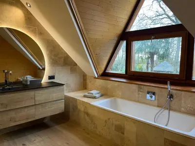 Salle de bains dans l'établissement L'Atelier Cosy & moderne, terrasse près nature