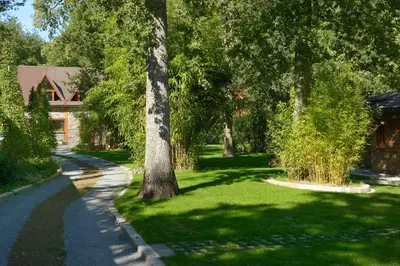 Jardin de l'établissement L'Atelier Cosy & moderne, terrasse près nature